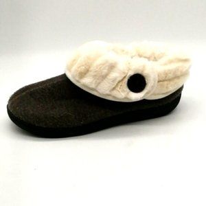 Wishcotton Womens Cozy‎ Loafer Slippers Gray White Faux Fur Trim Button Accent 8